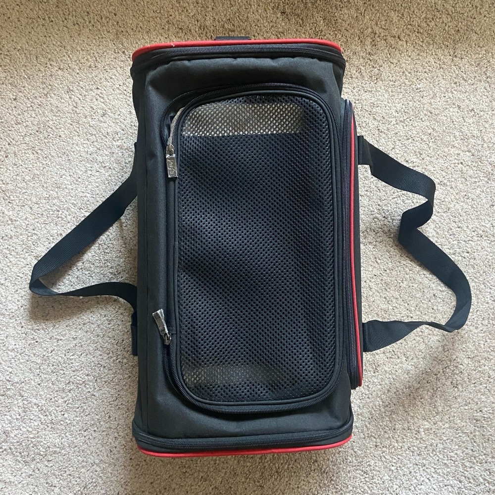 Brand NEW! Pet carrier